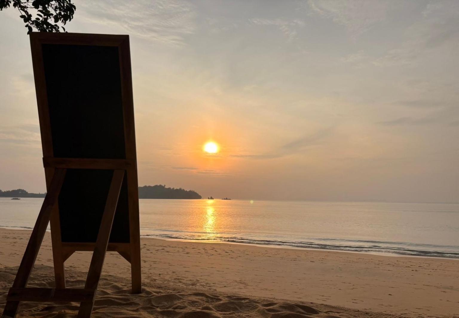 Sunny Cove Beach Resort Koh Phayam ラノーン エクステリア 写真