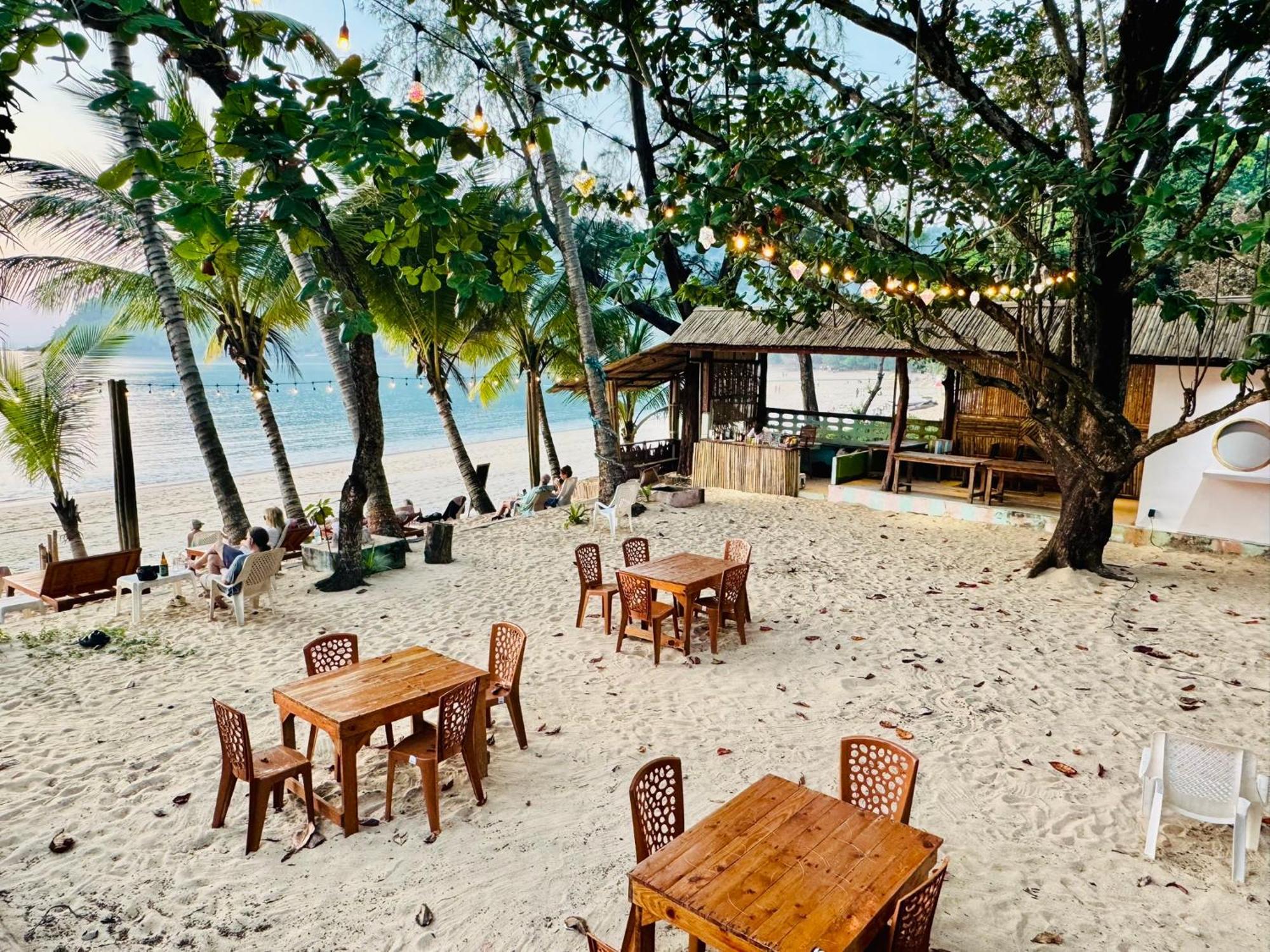 Sunny Cove Beach Resort Koh Phayam ラノーン エクステリア 写真