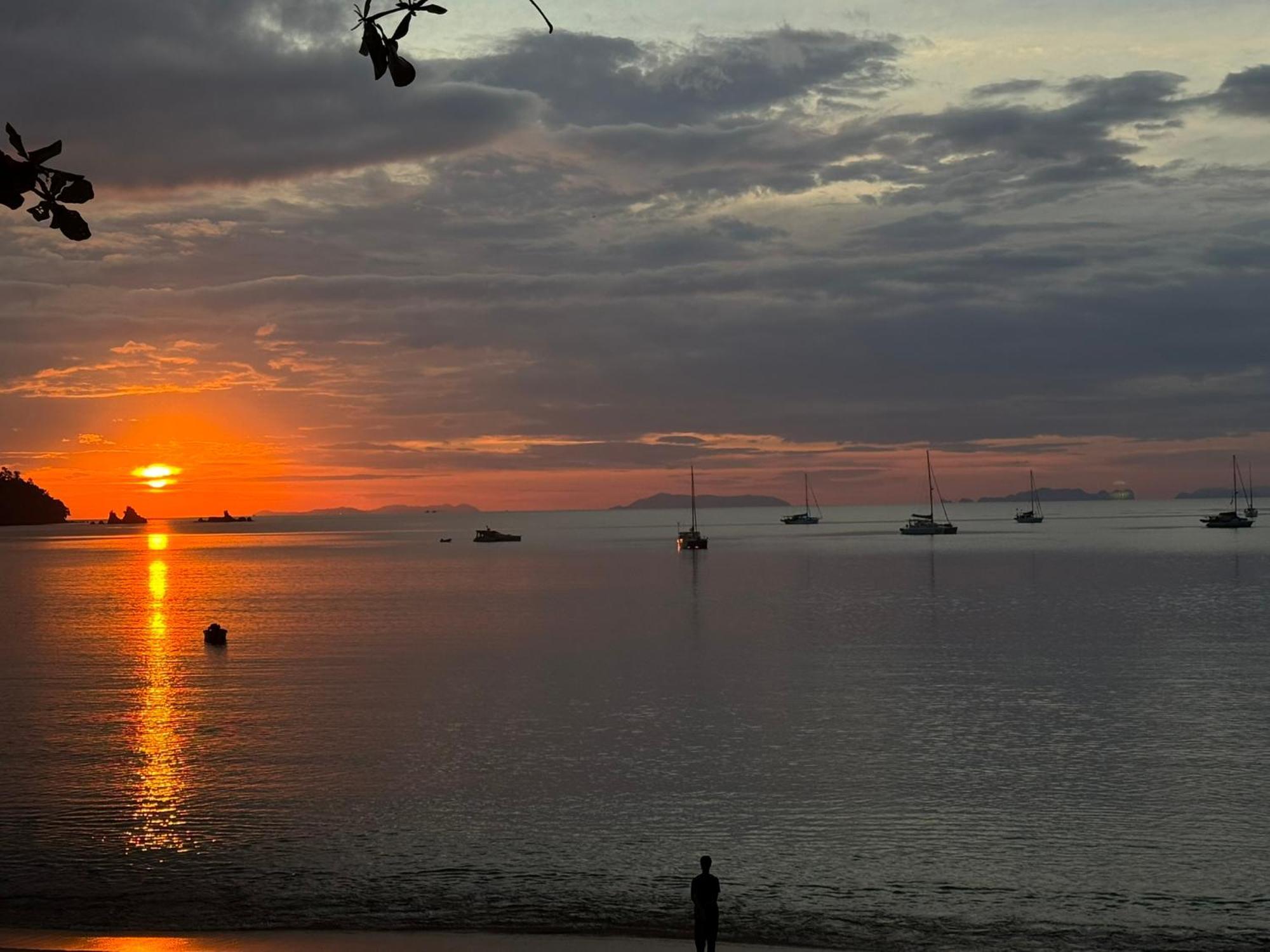Sunny Cove Beach Resort Koh Phayam ラノーン エクステリア 写真